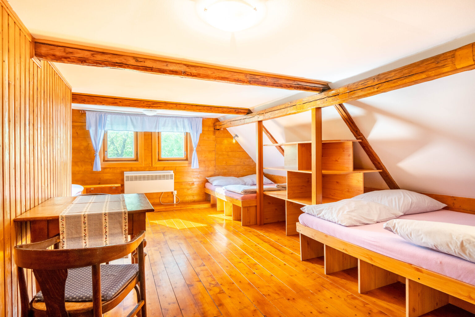 Mustelka_Pokoj petiluzkovy