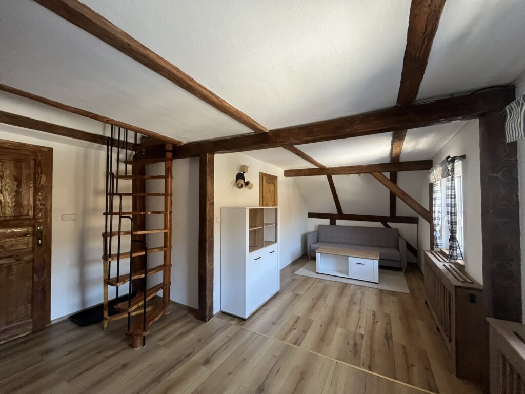 Pokoj č.6_mezonet_obývák