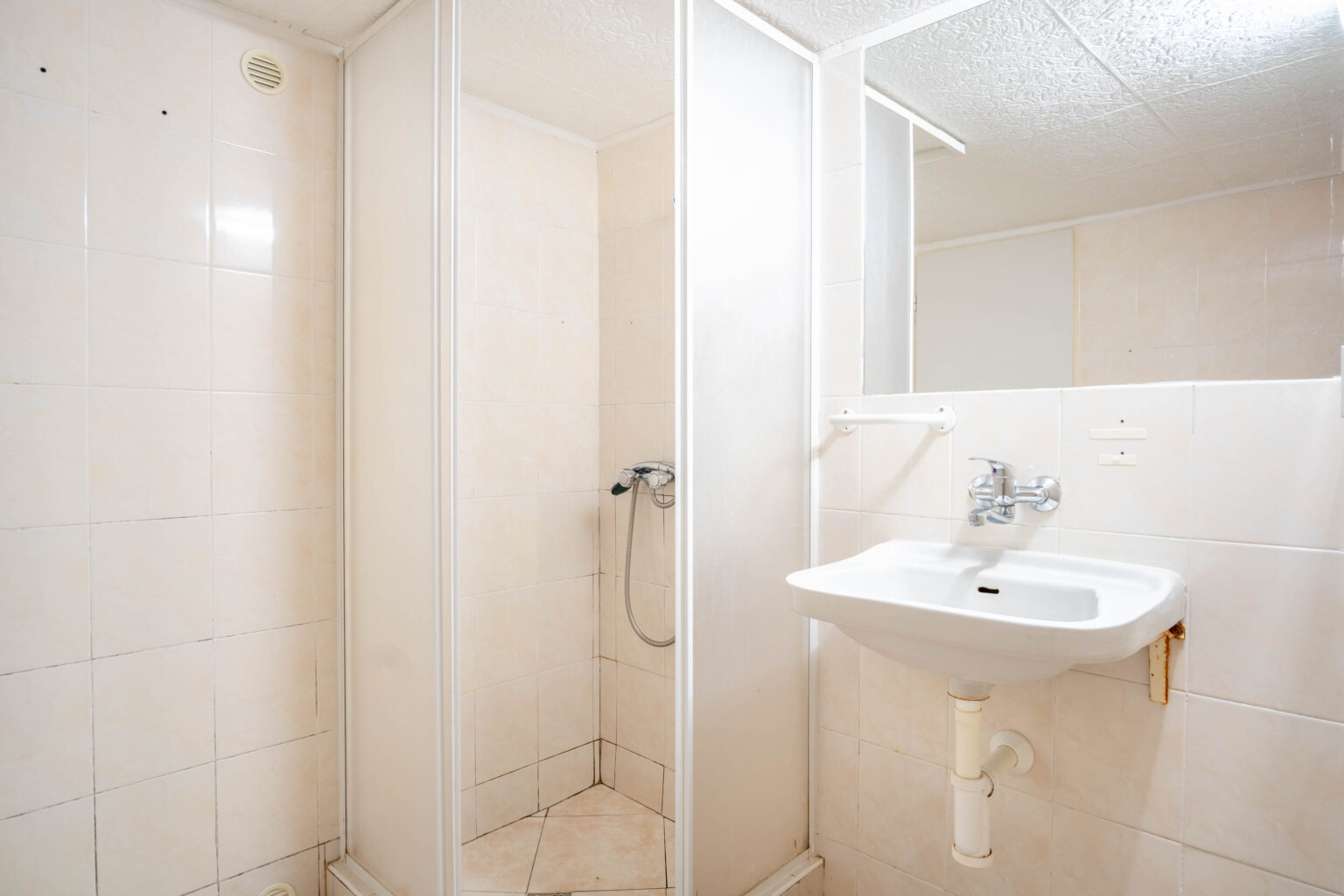 Roubenka_koupelna sprcha