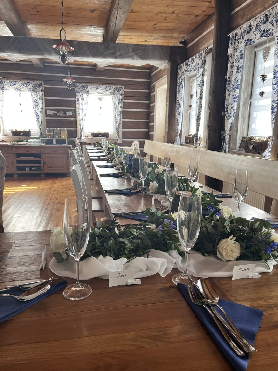 Svatba_slavnostní stůl