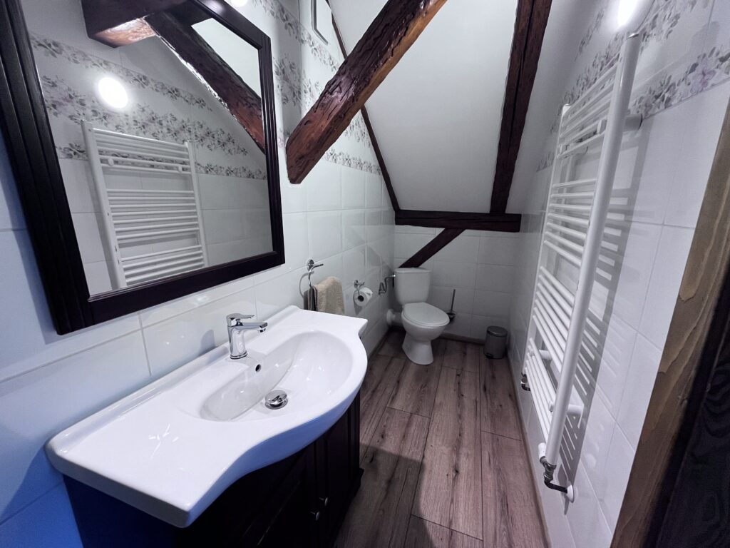 Pokoj č.6_mezonet_koupelna 2