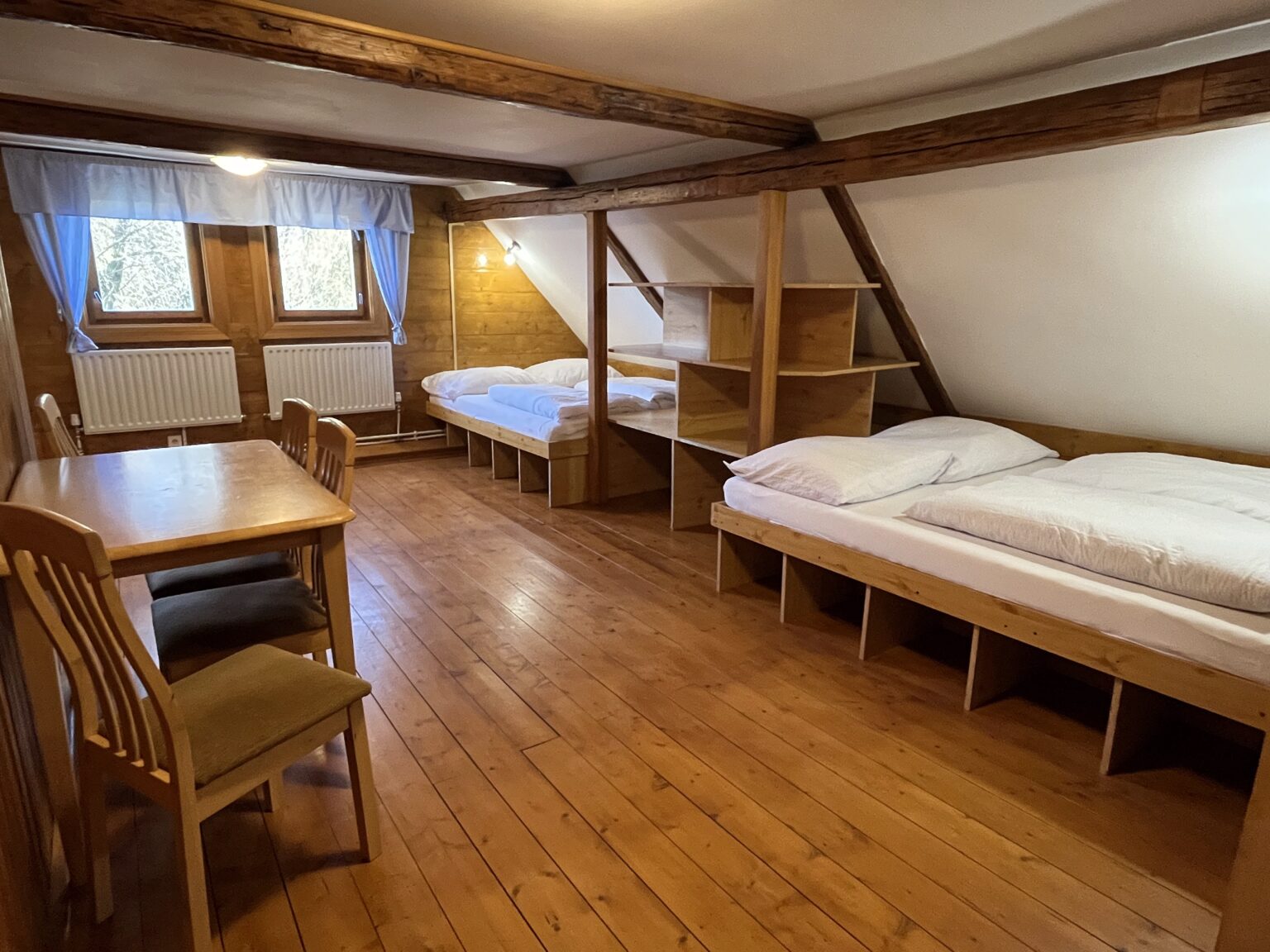 Roubenka Muštelka-Rokytnice nad Jizerou-pětilůžková ložnice