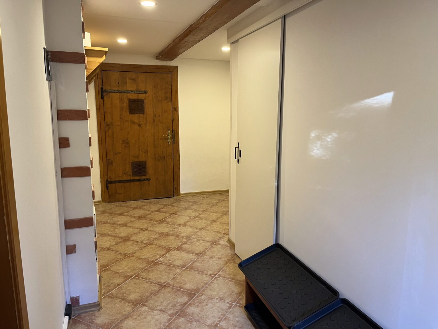 Roubenka Muštelka-Rokytnice nad Jizerou-vstupní chodba